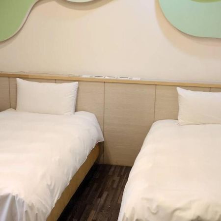 Hotel 微旅時尚旅店 à Touliu Extérieur photo