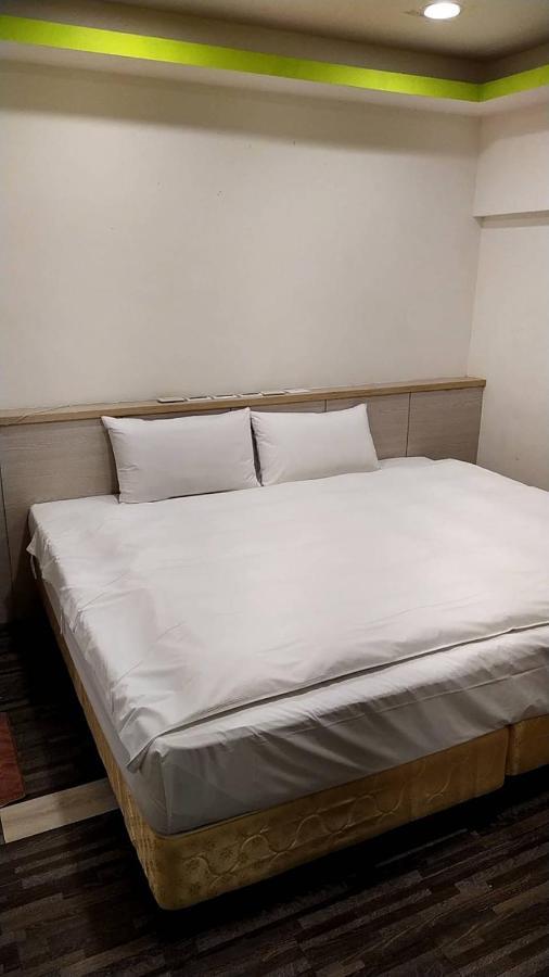 Hotel 微旅時尚旅店 à Touliu Extérieur photo