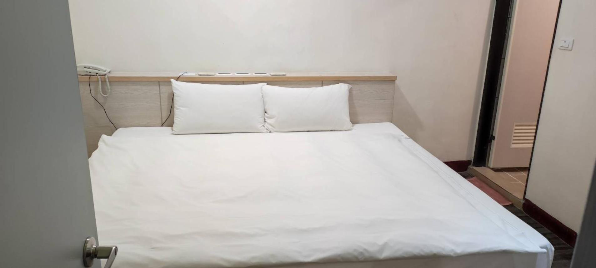 Hotel 微旅時尚旅店 à Touliu Extérieur photo