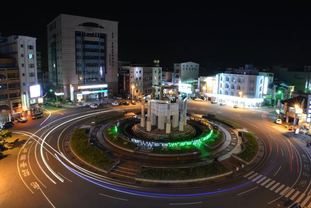 Hotel 微旅時尚旅店 à Touliu Extérieur photo