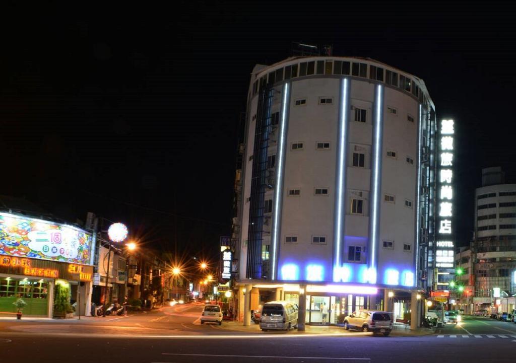 Hotel 微旅時尚旅店 à Touliu Extérieur photo
