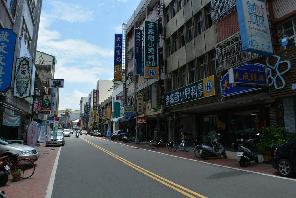 Hotel 微旅時尚旅店 à Touliu Extérieur photo