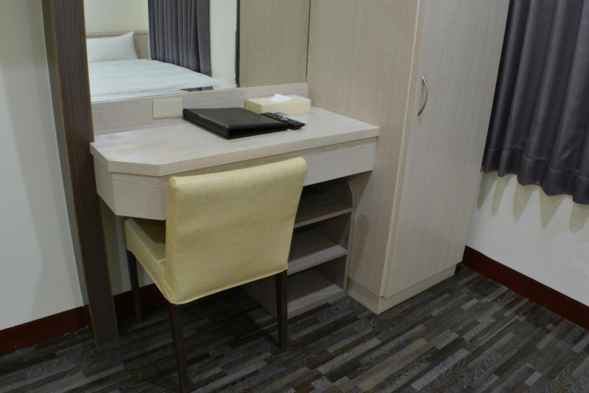 Hotel 微旅時尚旅店 à Touliu Extérieur photo