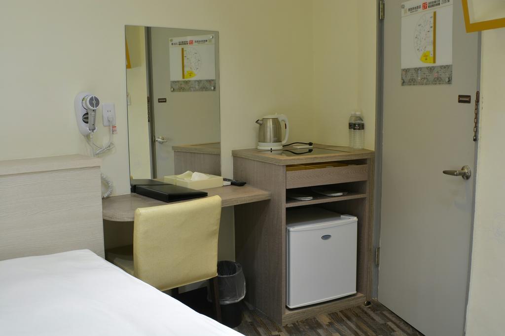Hotel 微旅時尚旅店 à Touliu Extérieur photo