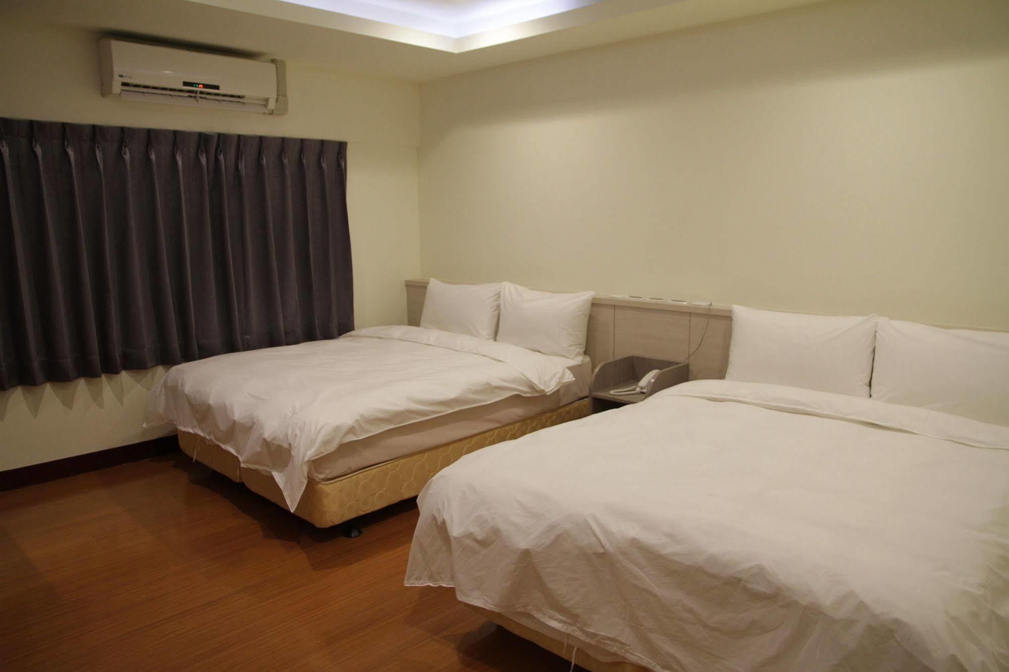 Hotel 微旅時尚旅店 à Touliu Extérieur photo