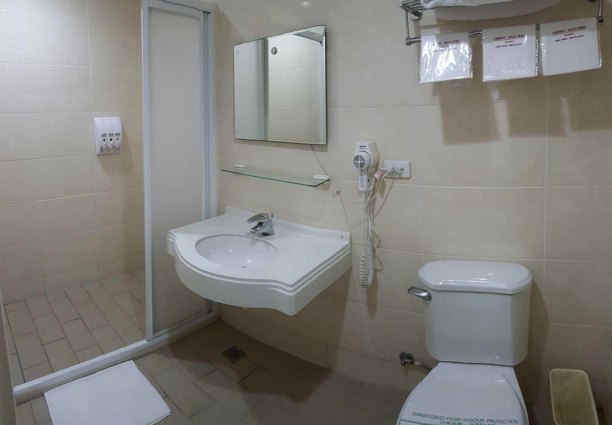 Hotel 微旅時尚旅店 à Touliu Extérieur photo