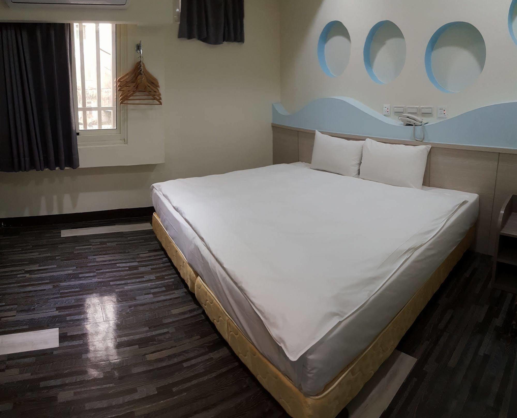 Hotel 微旅時尚旅店 à Touliu Extérieur photo
