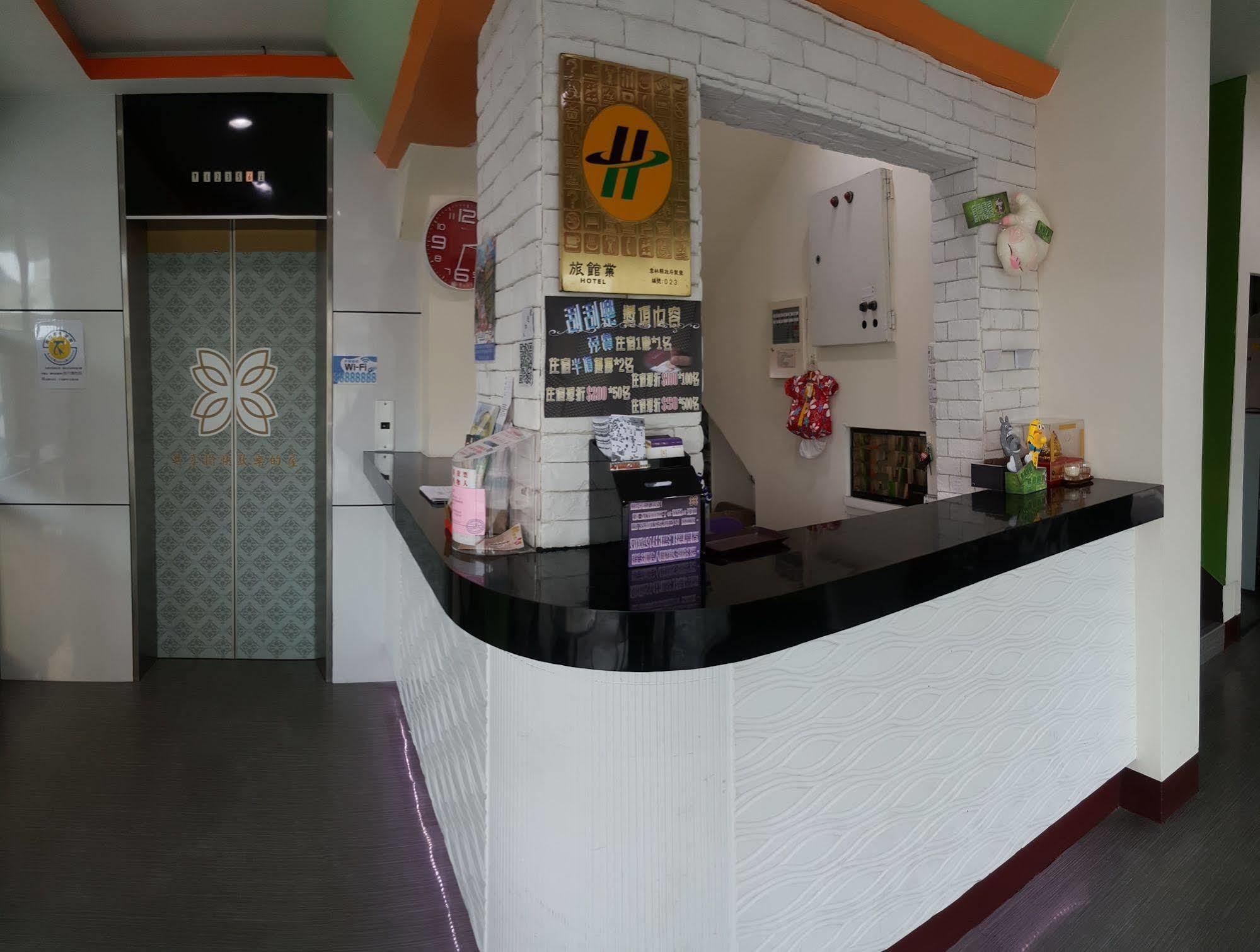 Hotel 微旅時尚旅店 à Touliu Extérieur photo