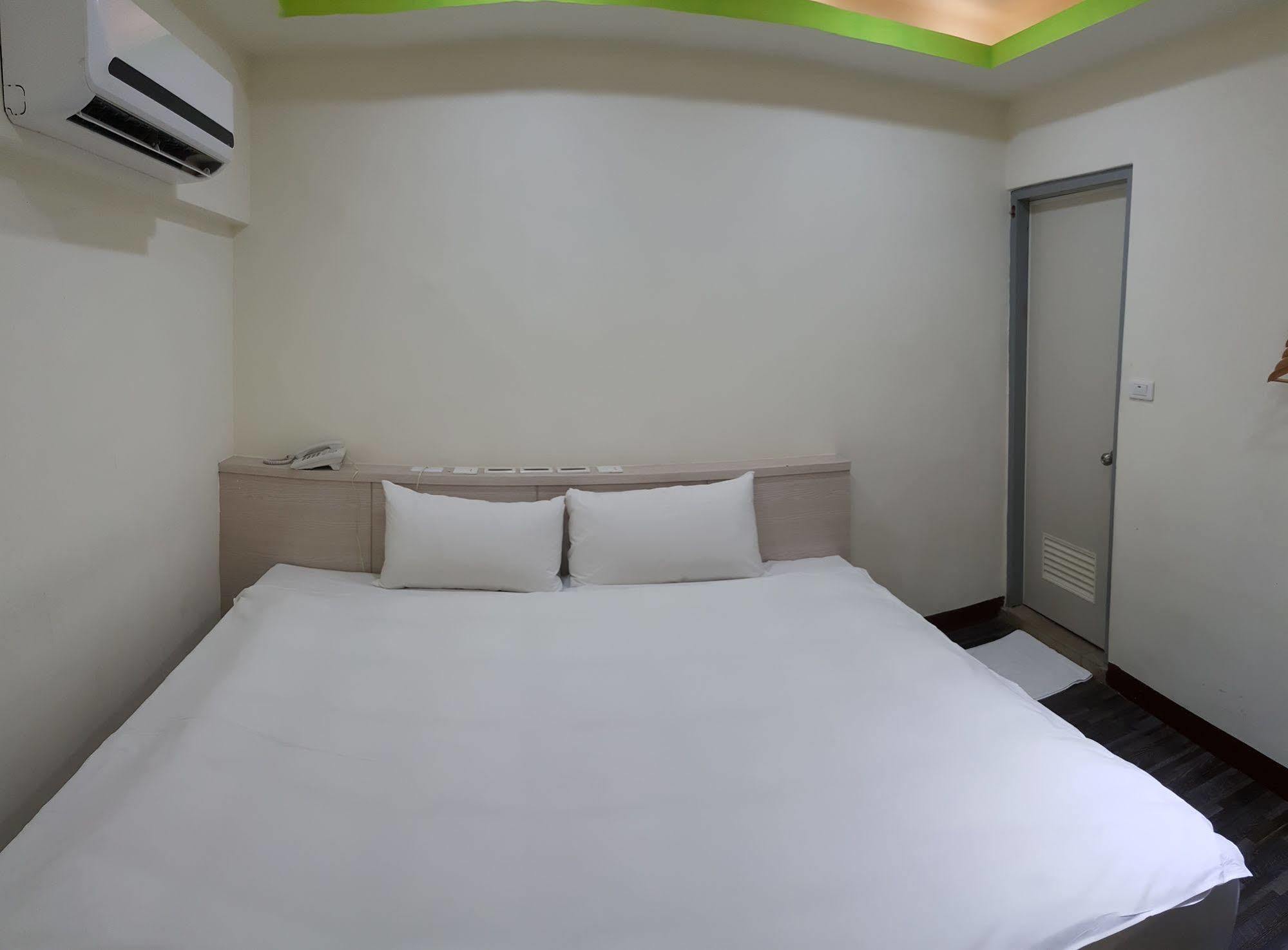 Hotel 微旅時尚旅店 à Touliu Extérieur photo