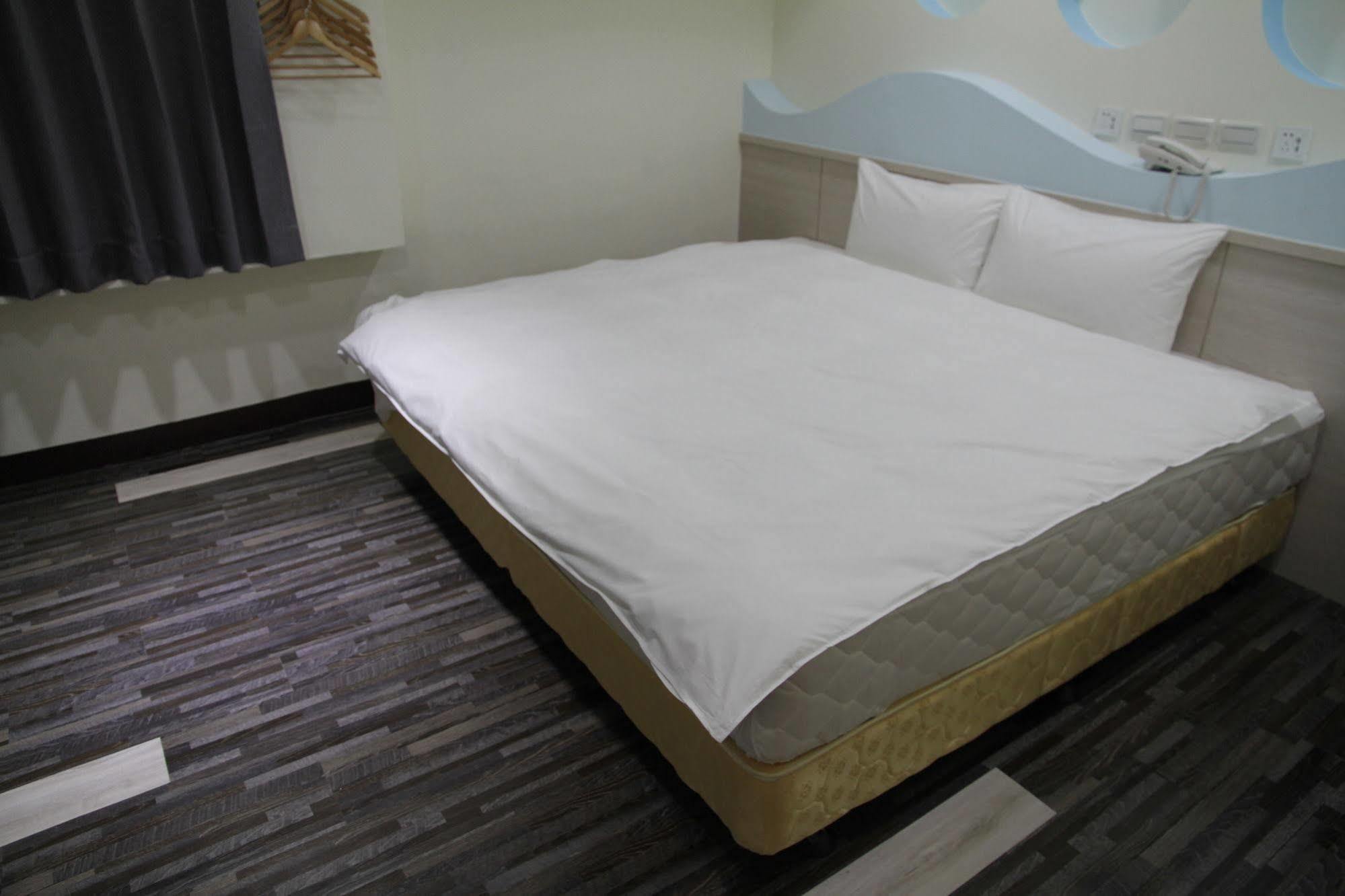Hotel 微旅時尚旅店 à Touliu Extérieur photo