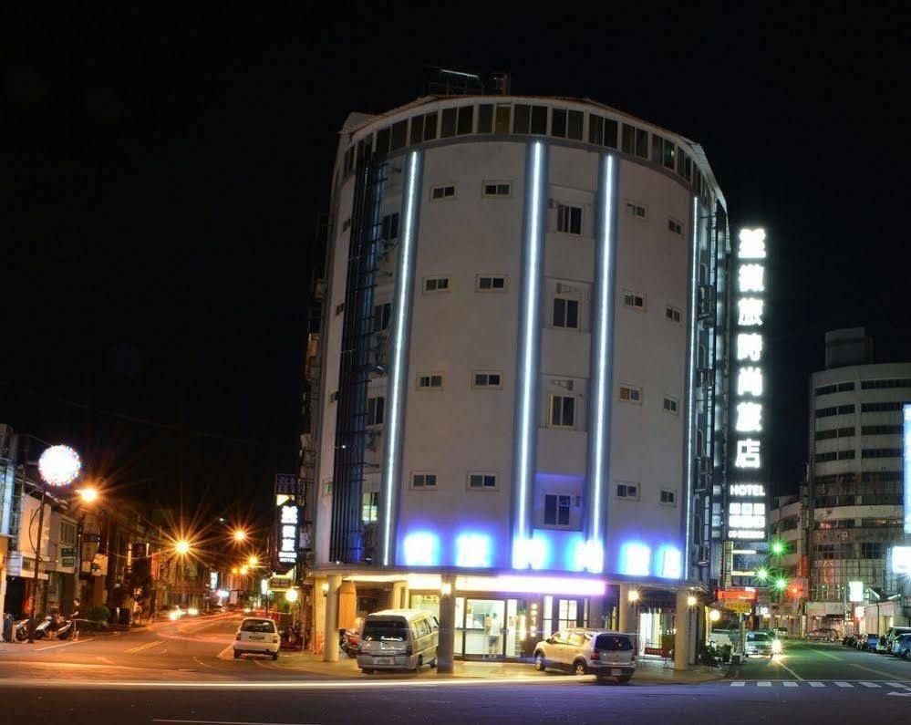 Hotel 微旅時尚旅店 à Touliu Extérieur photo