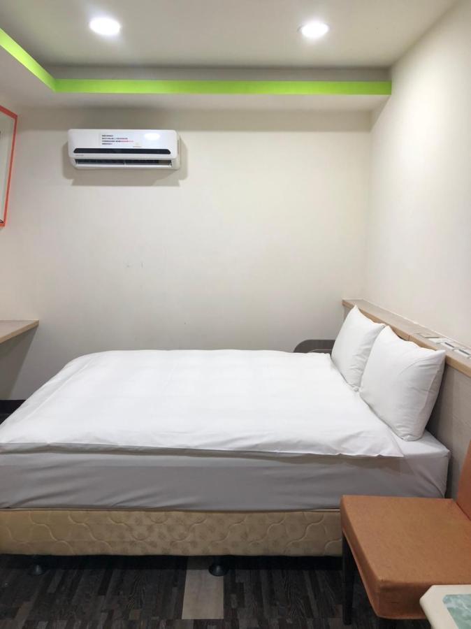 Hotel 微旅時尚旅店 à Touliu Extérieur photo
